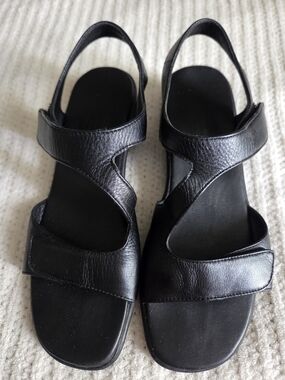 Minimalist Black Leather Comfort Sandals 7 | Modern Walking Style